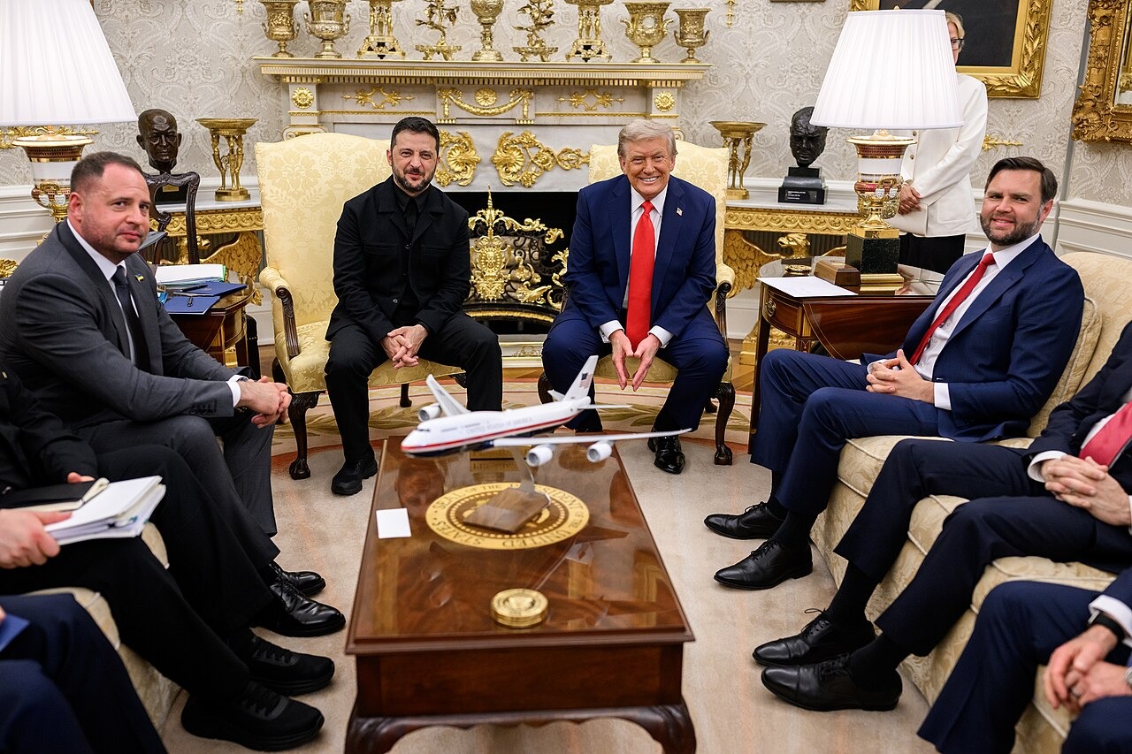 File photo: File photograph: President Donald Trump and President Volodymyr Zelenskyy meet in the Oval Office with aides. Illustrative context; not a photograph of the reported event.
